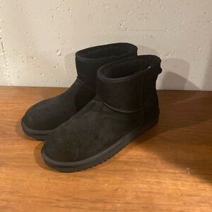 Koolaburra by UGG Women's Victoria Mini Ankle Boot, Black, 9